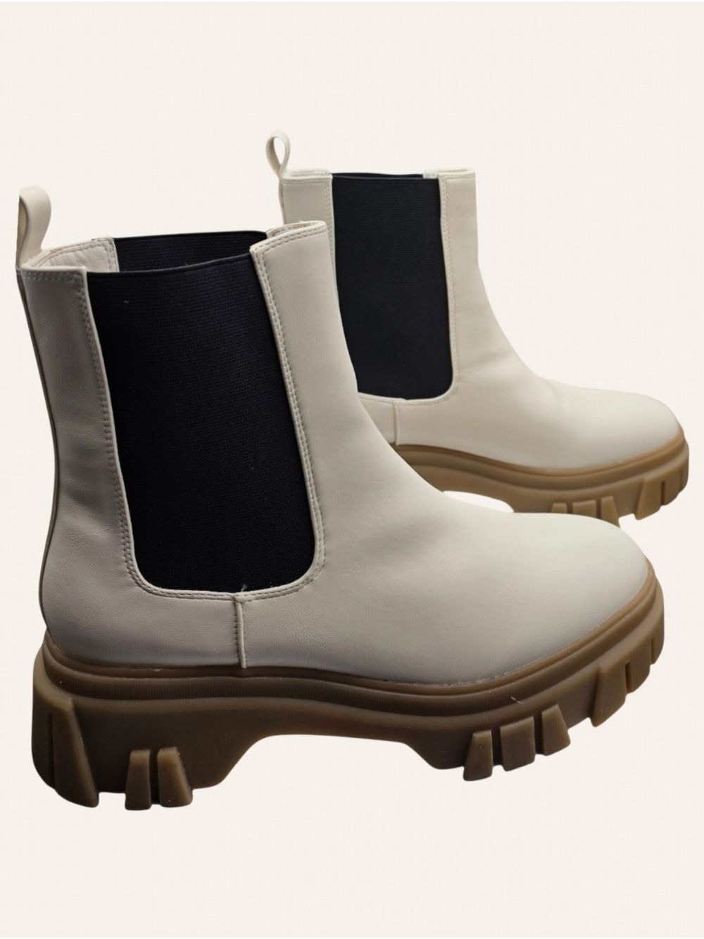 Chinese Laundry Jenny Cream Chunky Chelsea Lug Boots 9.5 NIB